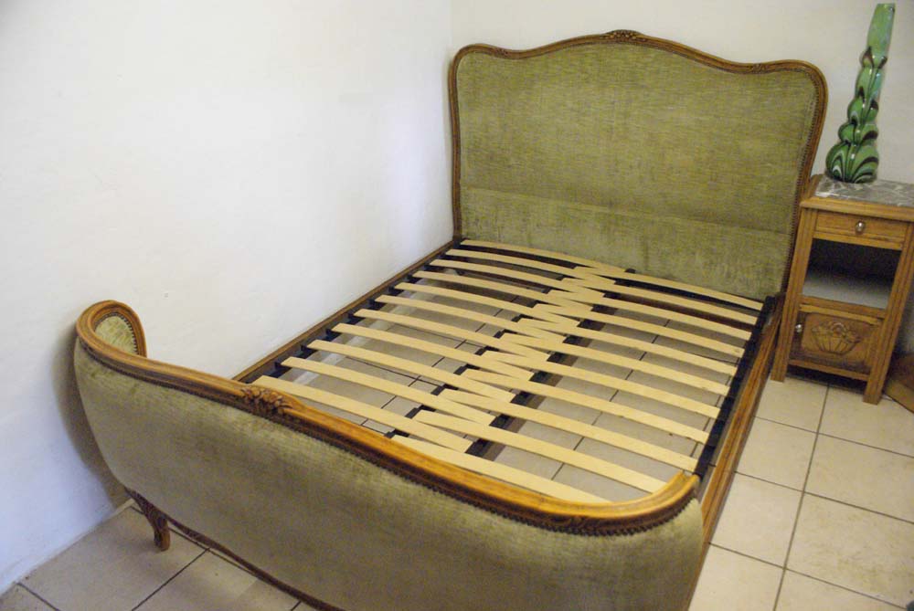 Corbeille bed with adjustable slatted bed base